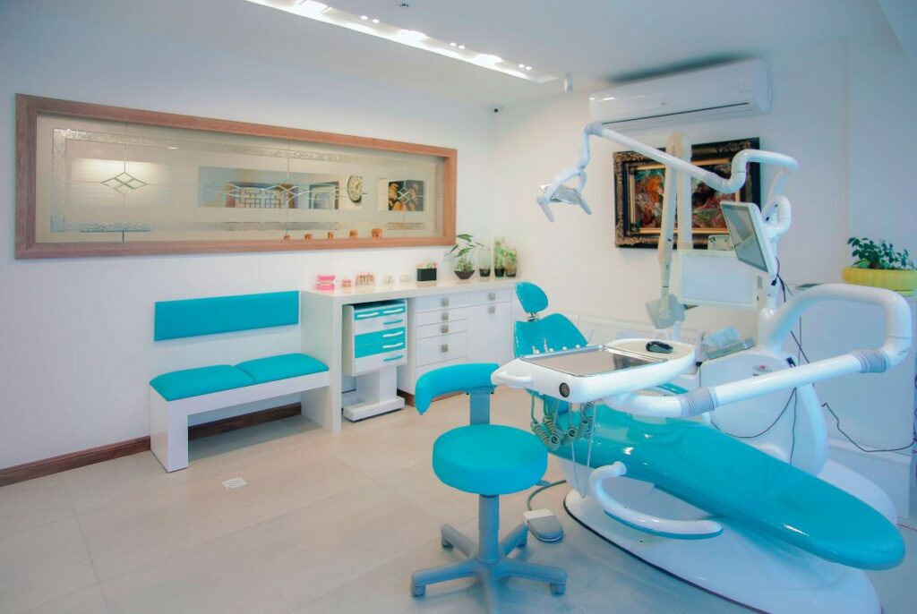 montar una clinica dental quirodental